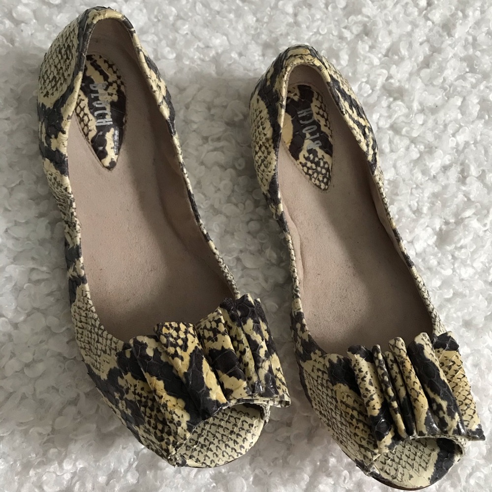 BLOCH Snake Print Open Toe Flats Size 6 1/2